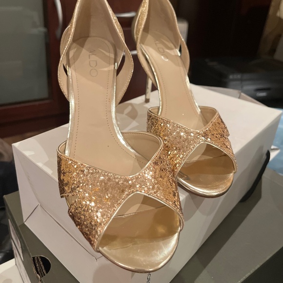 Gold Sequined Heels - Picture 2 of 9